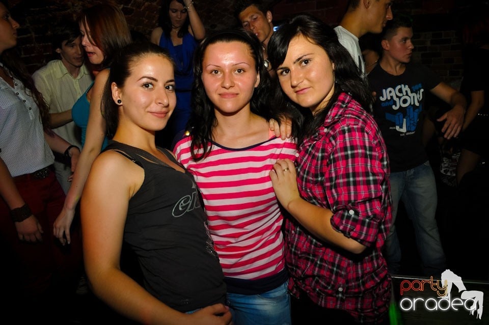 Vineri noaptea @ Club Escape,