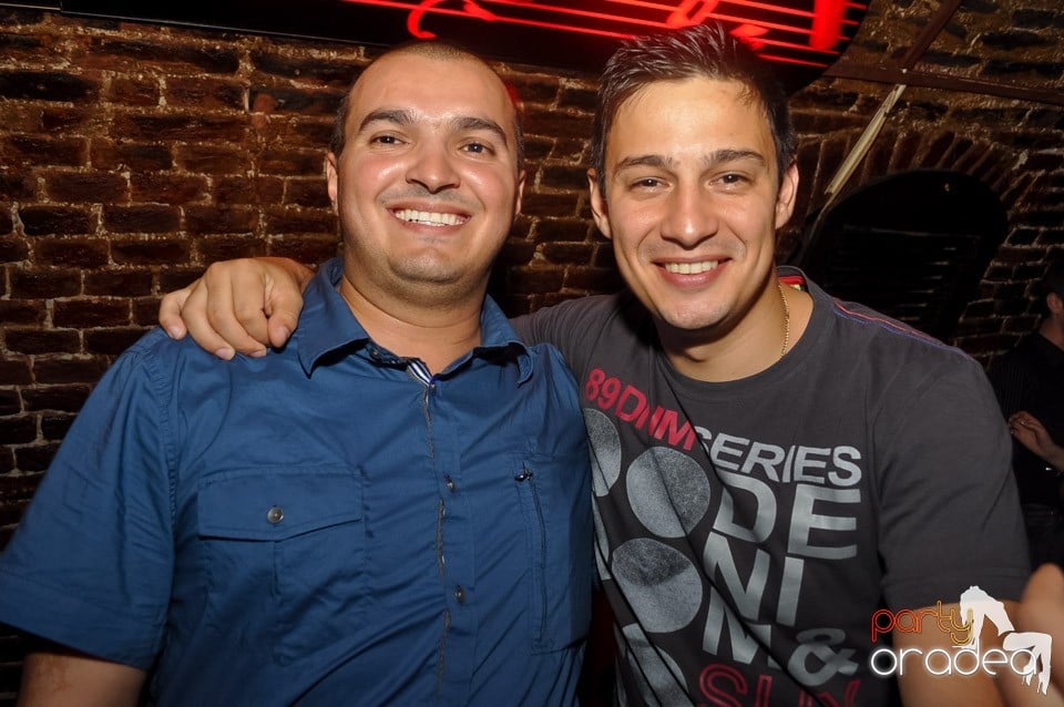 Vineri noaptea @ Club Escape, 