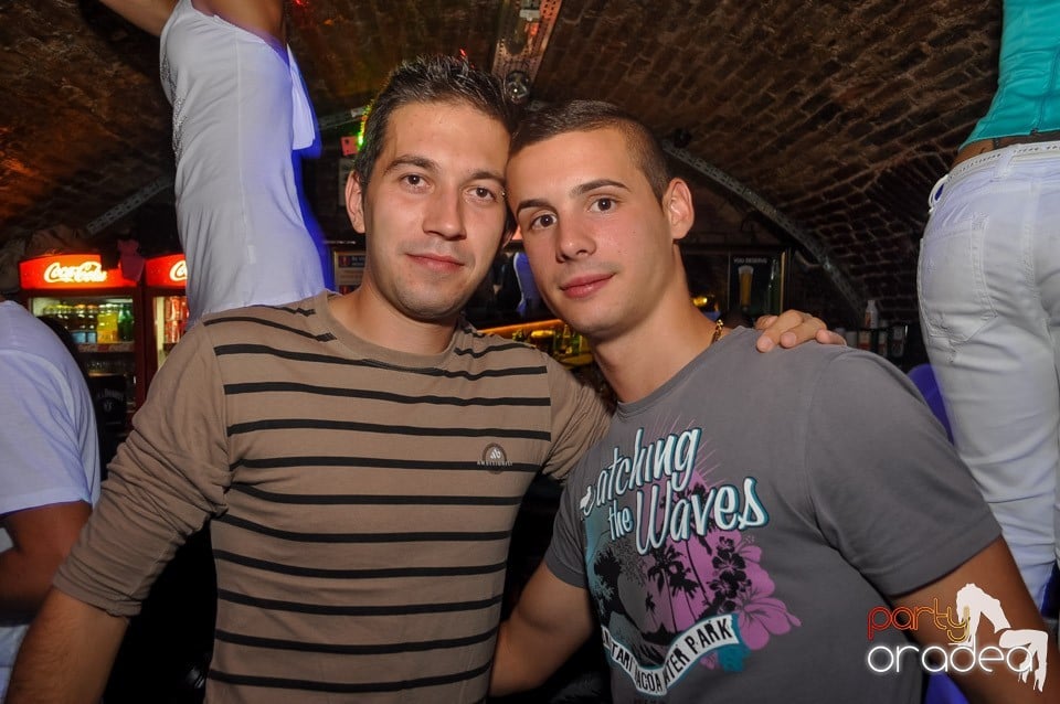 Vineri noaptea @ Club Escape, 