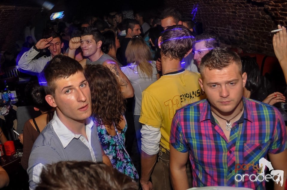 Vineri noaptea @ Club Escape, 