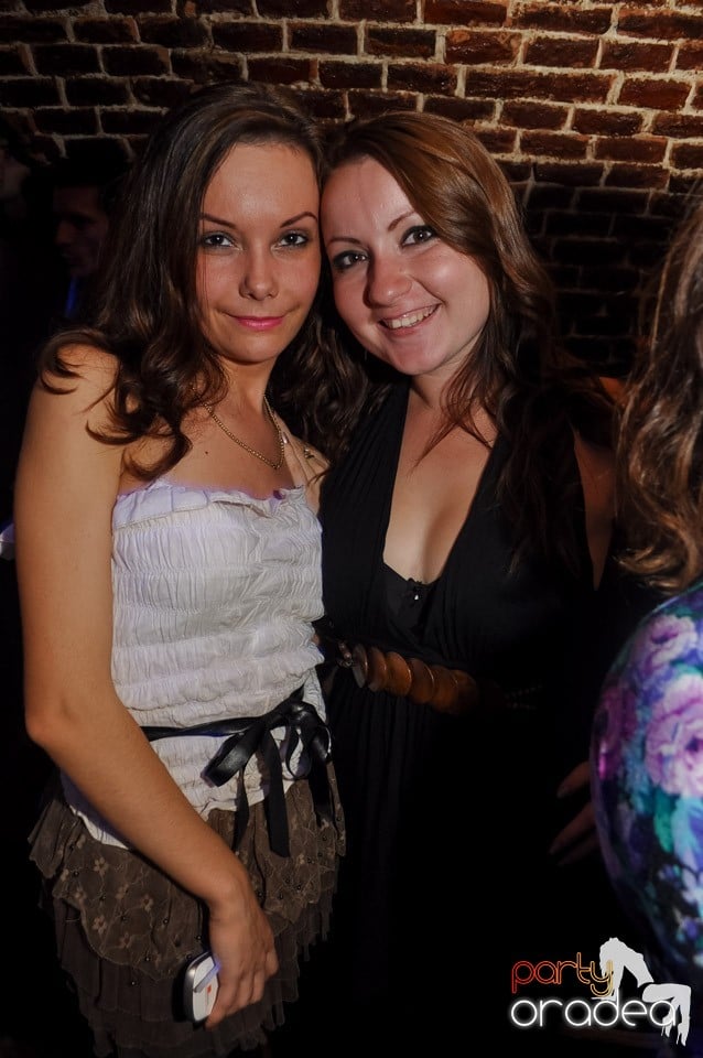 Vineri noaptea @ Club Escape, 