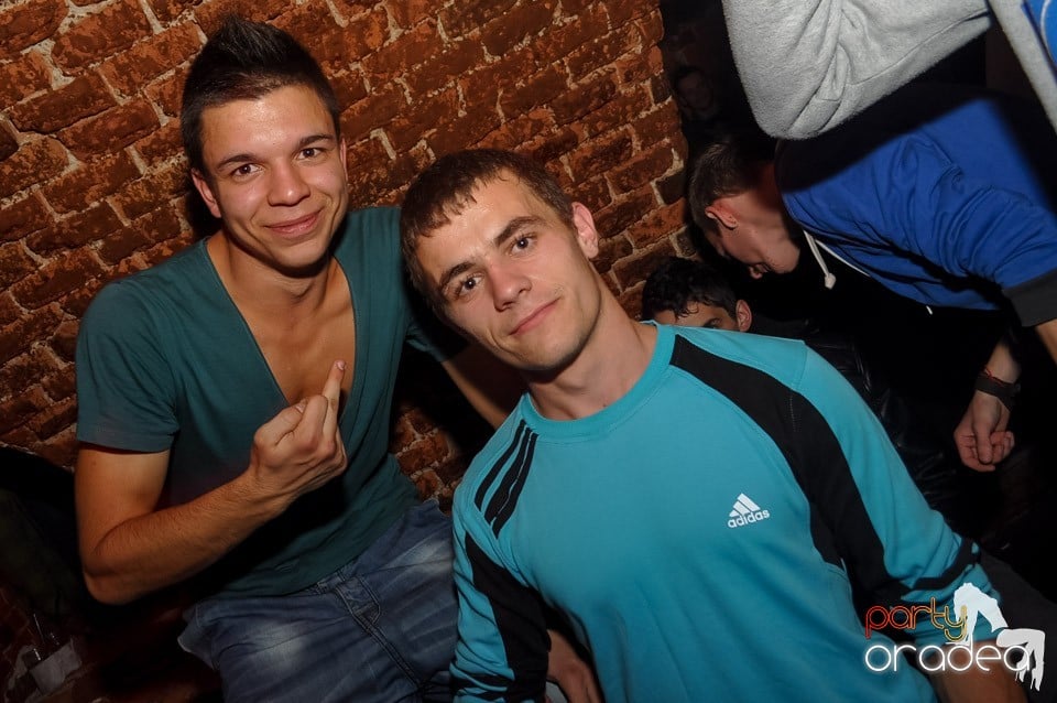 Vineri noaptea @ Club Escape, 