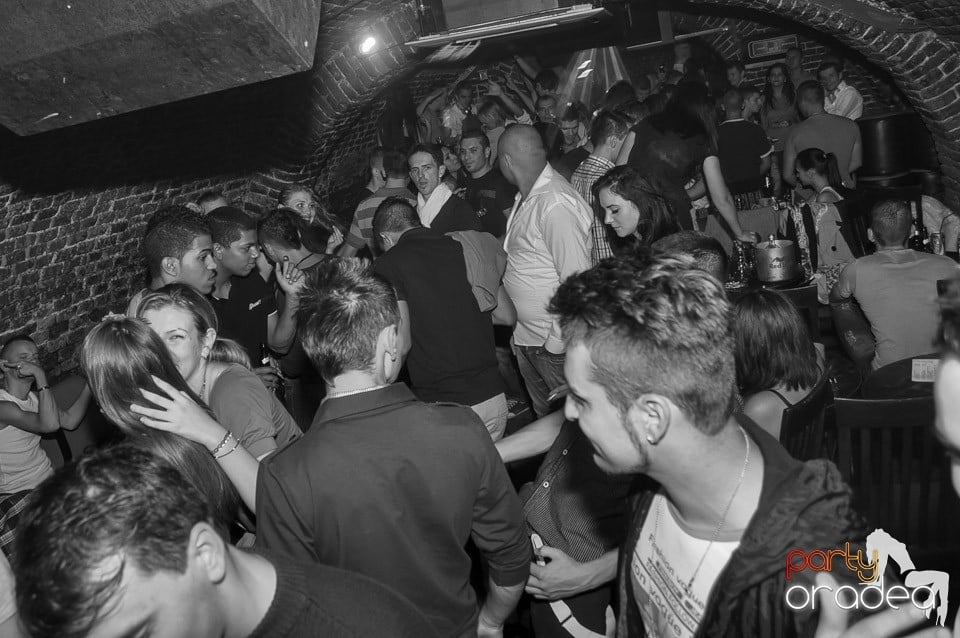 Vineri noaptea @ Club Escape, 