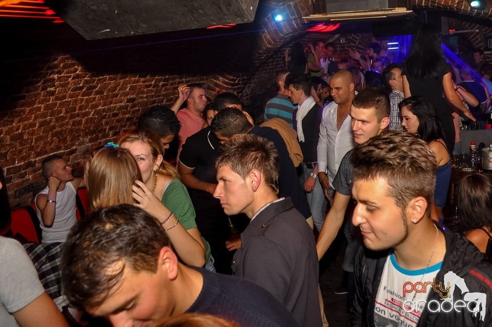 Vineri noaptea @ Club Escape, 