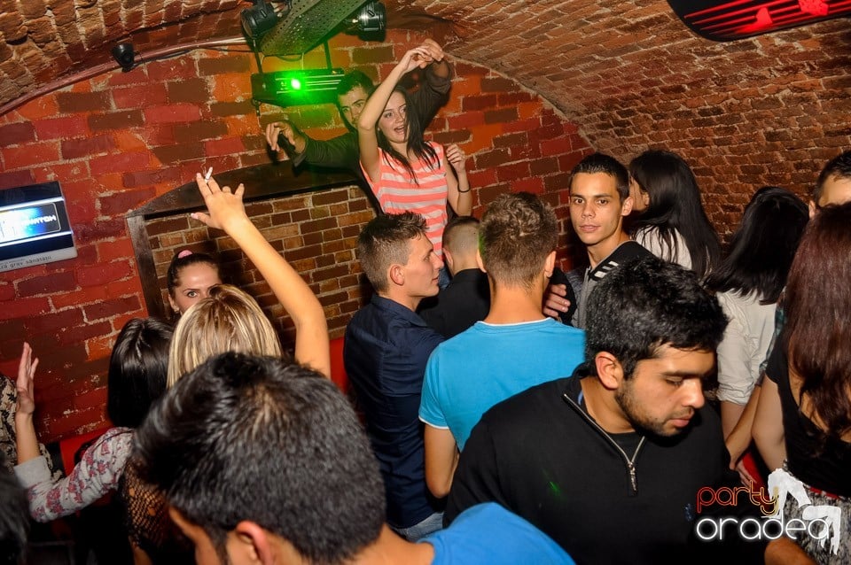Vineri noaptea @ Club Escape, 