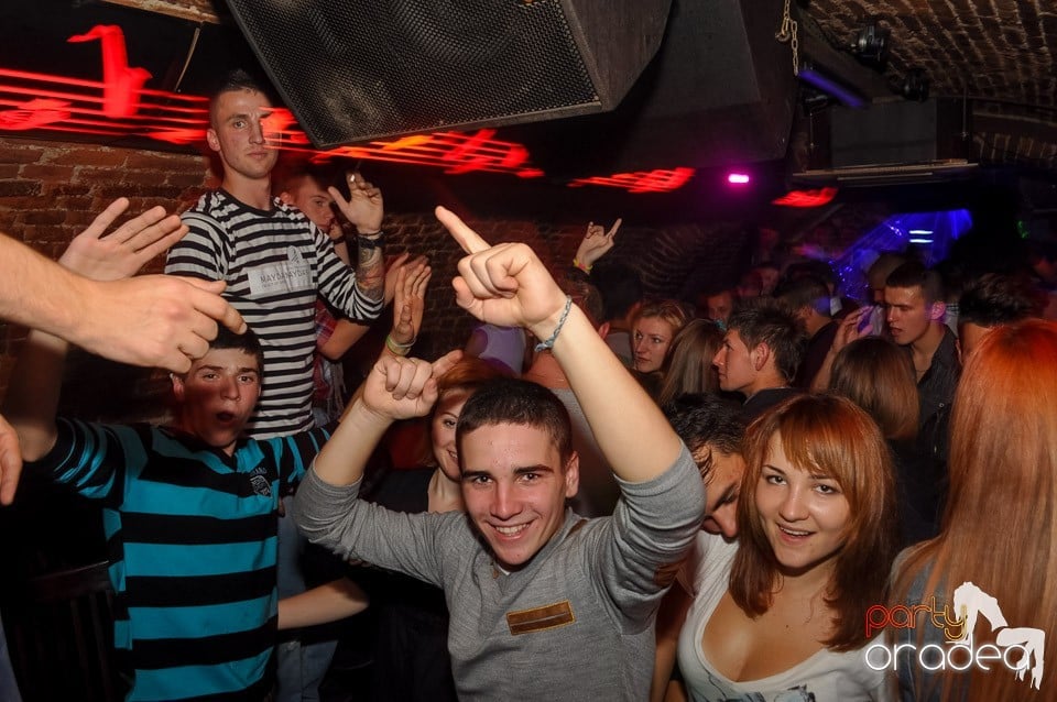 Vineri noaptea @ Club Escape, 