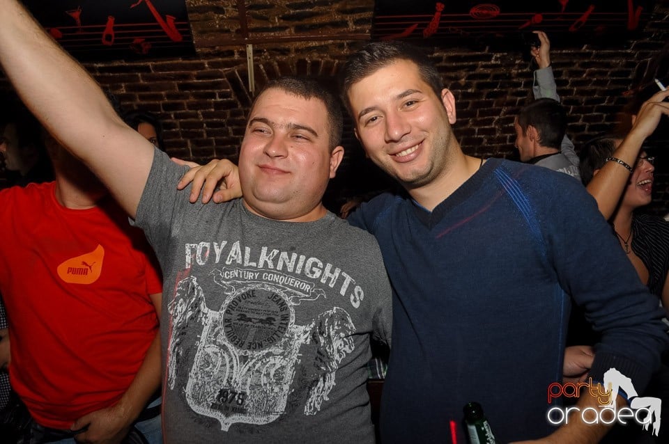 Vineri noaptea @ Club Escape, 