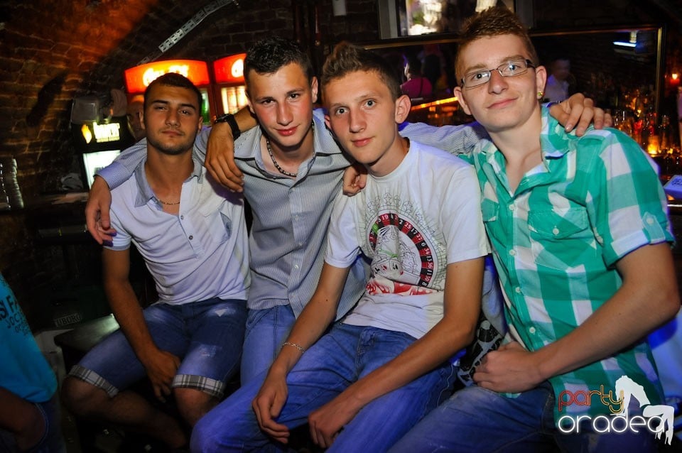 Vineri noaptea @ Club Escape,