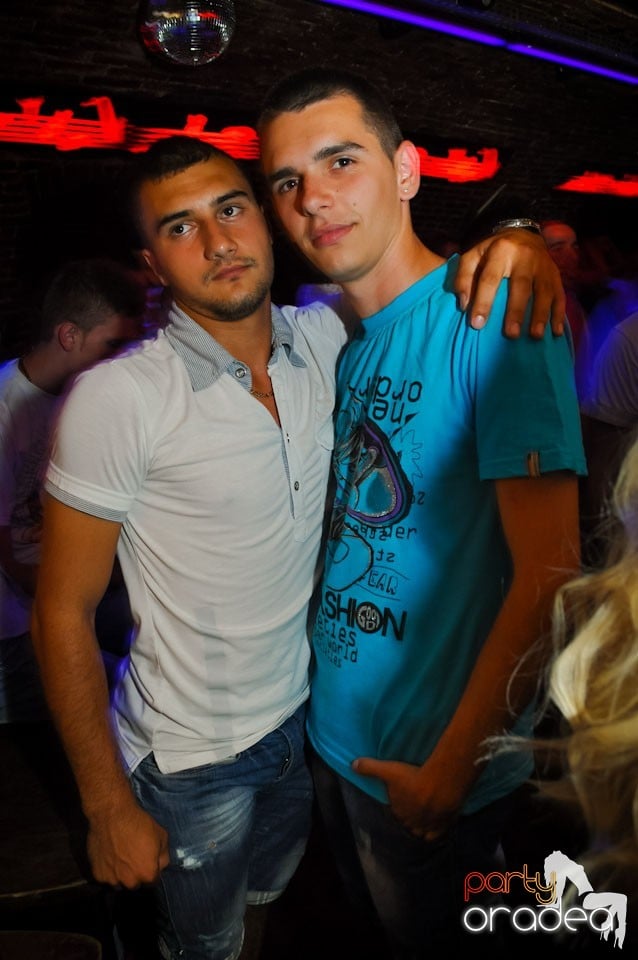 Vineri noaptea @ Club Escape,