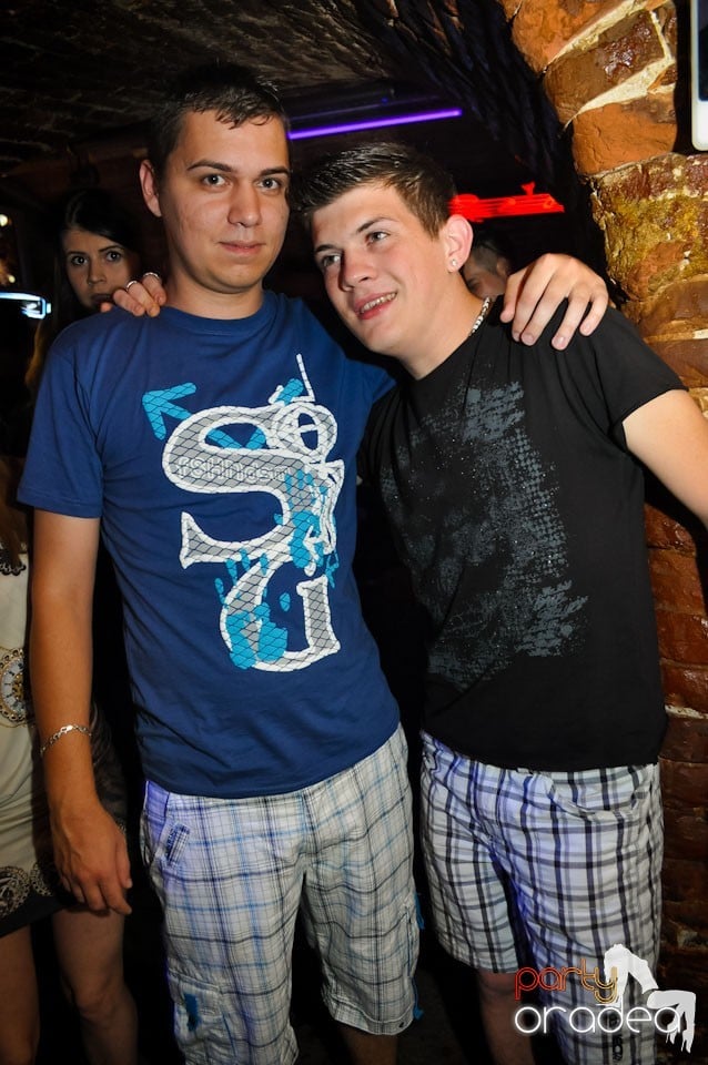 Vineri noaptea @ Club Escape, 