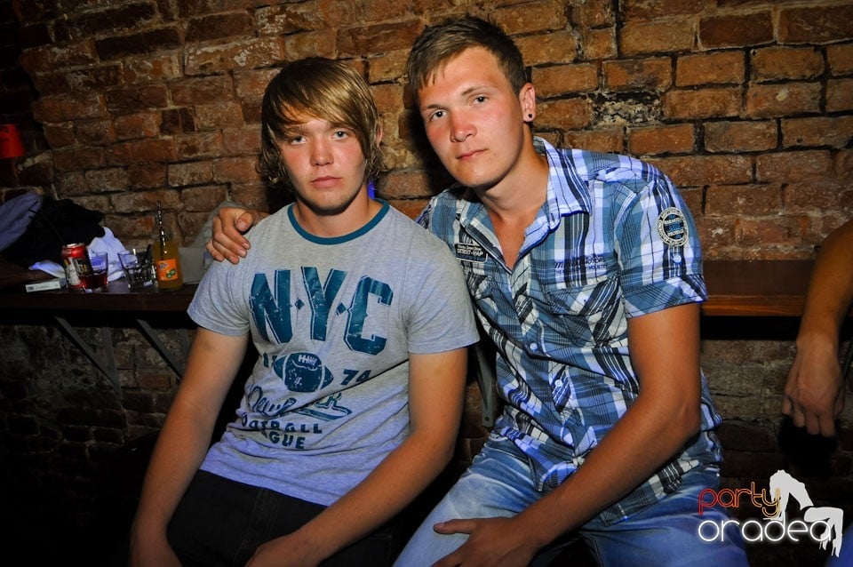 Vineri noaptea @ Club Escape, 