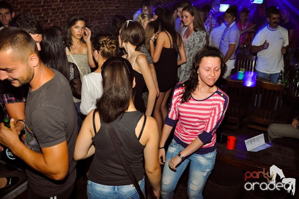 Vineri noaptea @ Club Escape, 