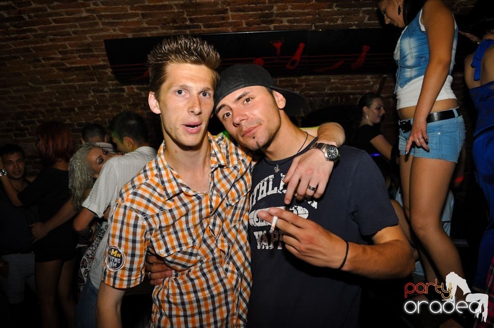 Vineri noaptea @ Club Escape,