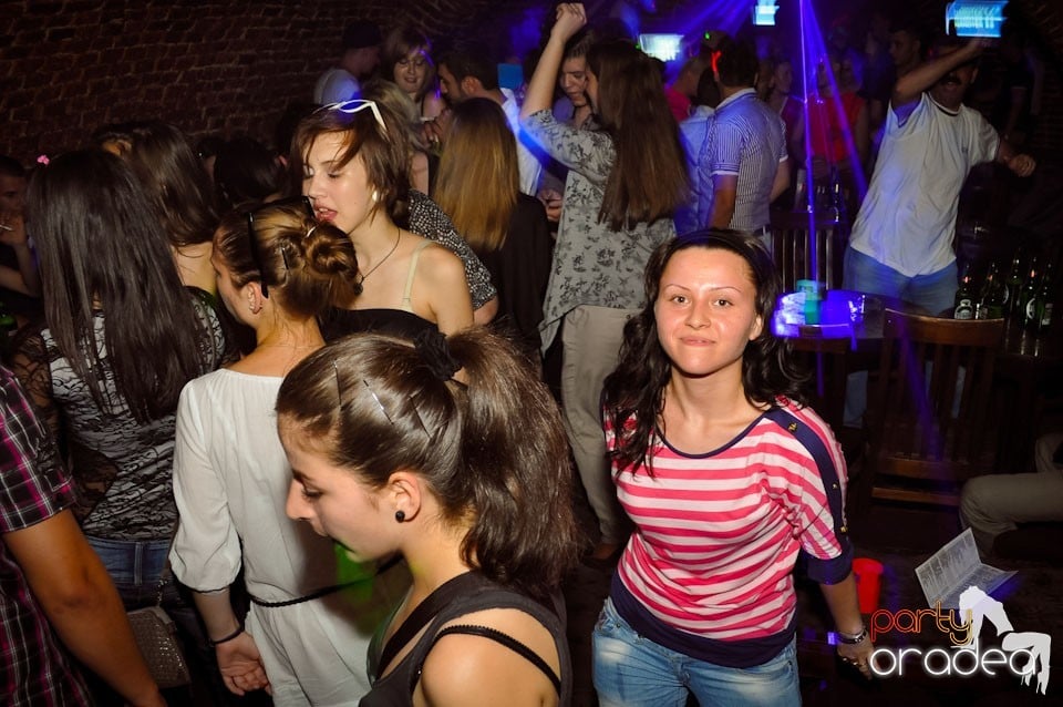 Vineri noaptea @ Club Escape,