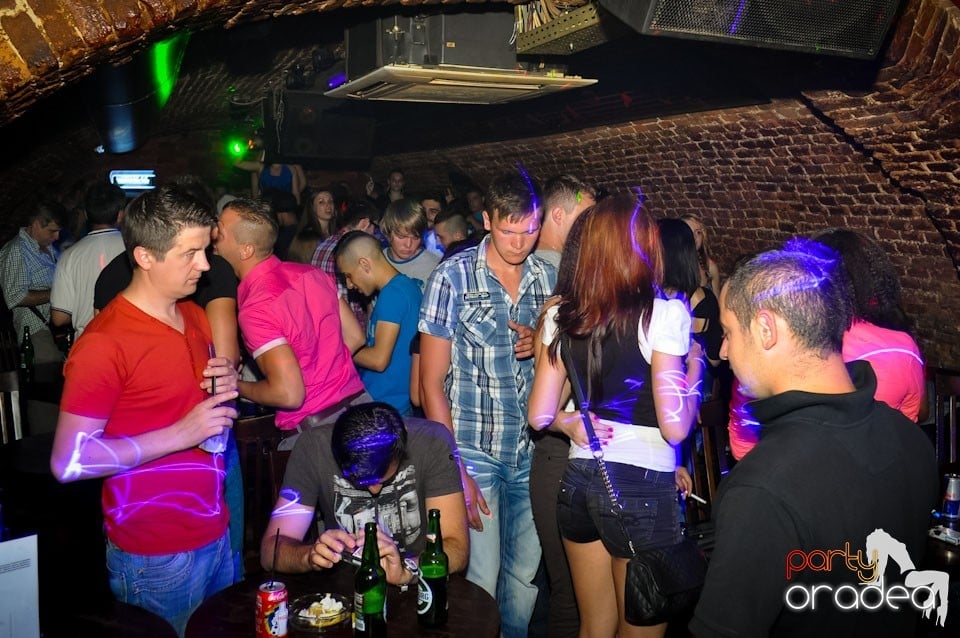 Vineri noaptea @ Club Escape,