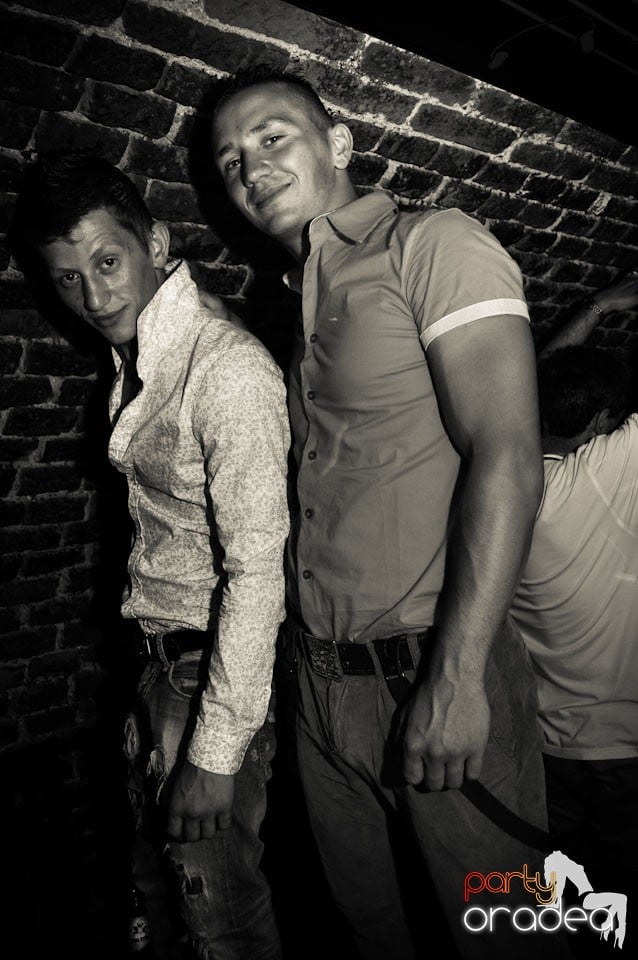Vineri noaptea @ Club Escape,