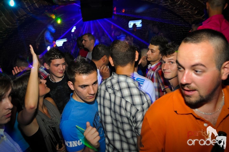 Vineri noaptea @ Club Escape,