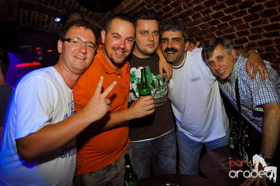 Vineri noaptea @ Club Escape,