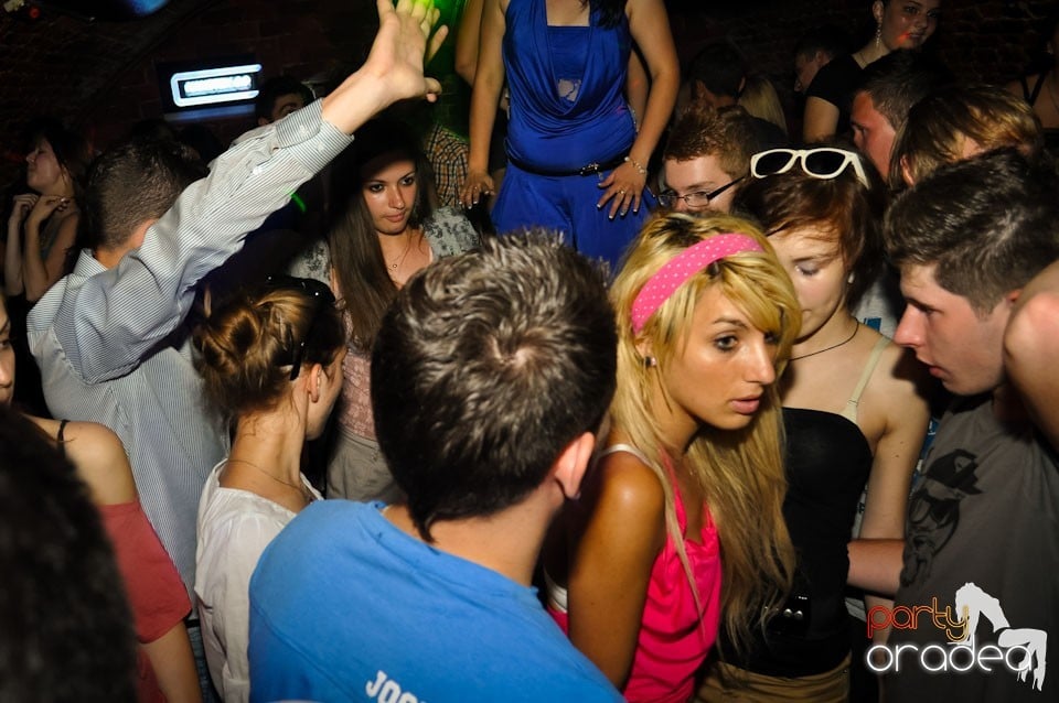 Vineri noaptea @ Club Escape,