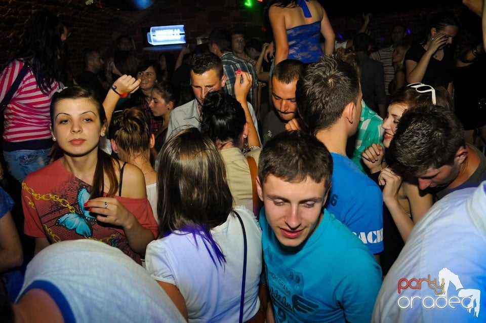 Vineri noaptea @ Club Escape,