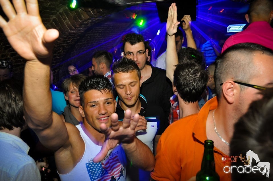 Vineri noaptea @ Club Escape,