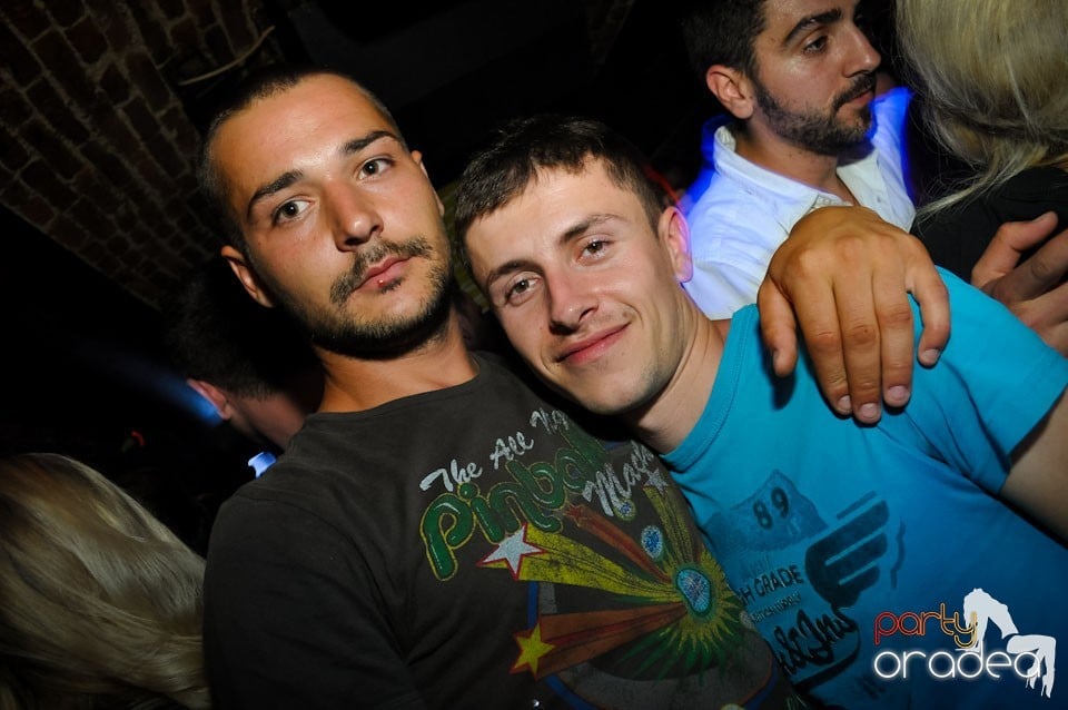 Vineri noaptea @ Club Escape,