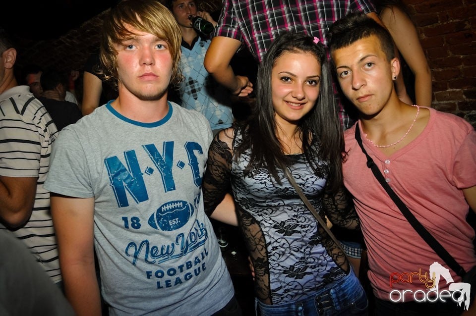 Vineri noaptea @ Club Escape,