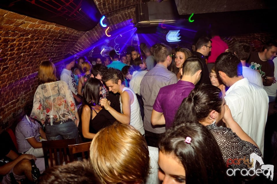 Vineri noaptea @ Club Escape, 