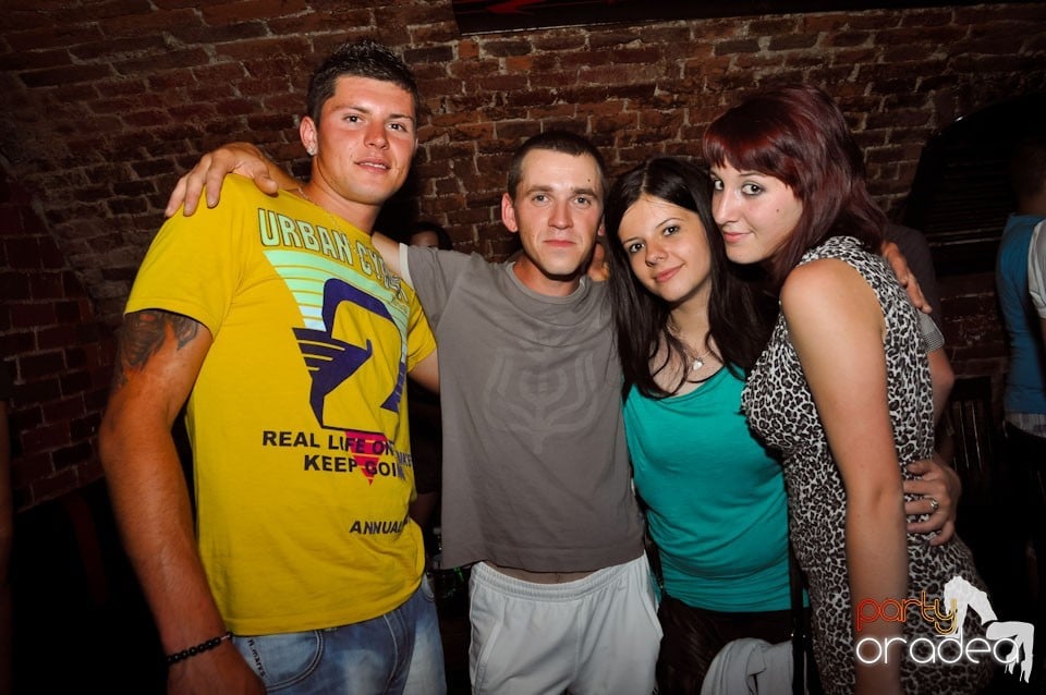 Vineri noaptea @ Club Escape,