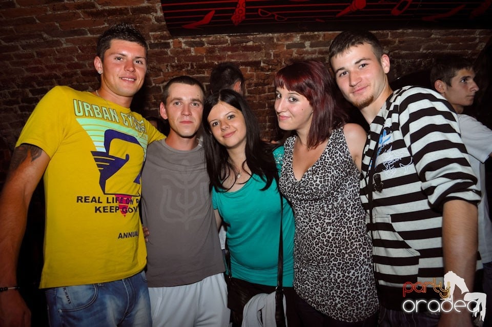 Vineri noaptea @ Club Escape,