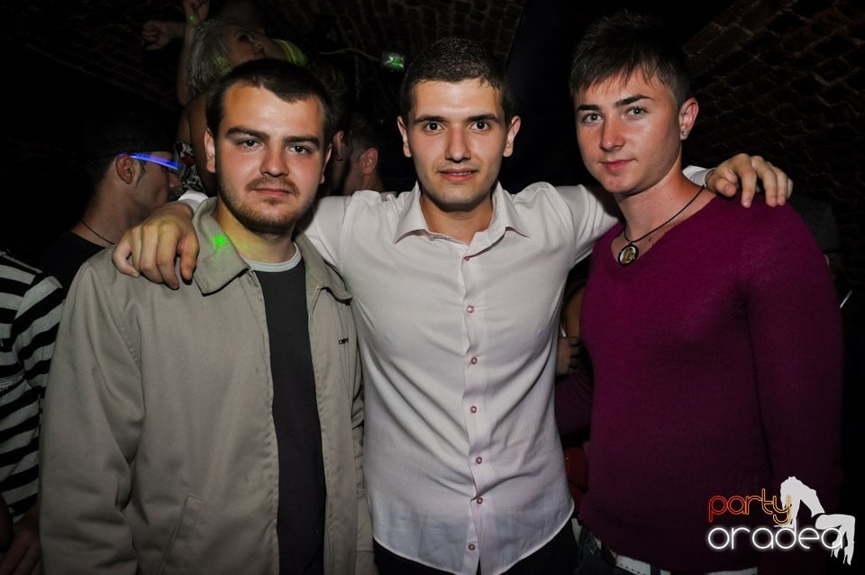 Vineri noaptea @ Club Escape,