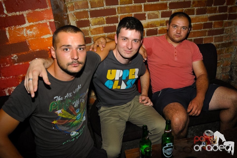 Vineri noaptea @ Club Escape,