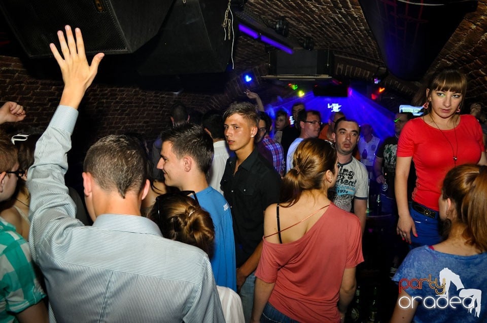 Vineri noaptea @ Club Escape,