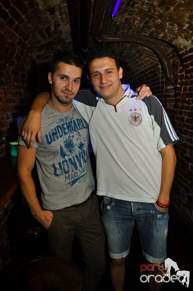 Vineri noaptea @ Club Escape,