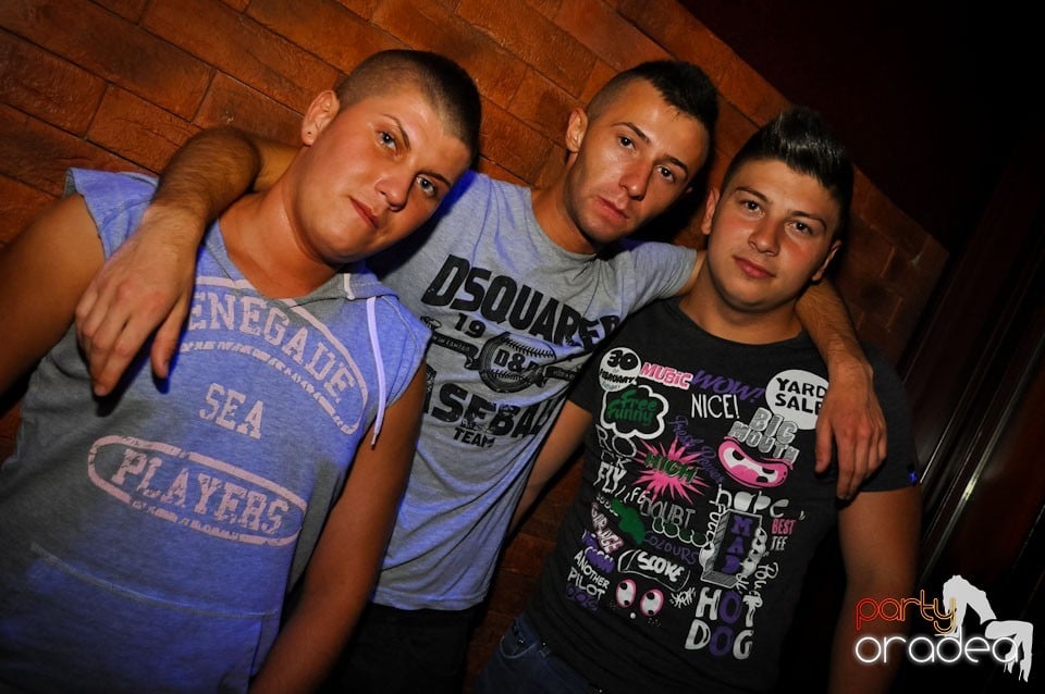 Vineri noaptea @ Club Escape,