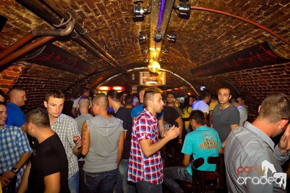 Vineri noaptea @ Club Escape,