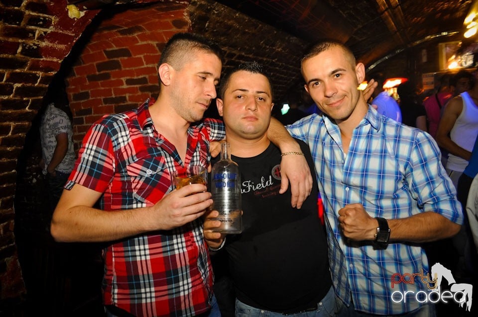 Vineri noaptea @ Club Escape,