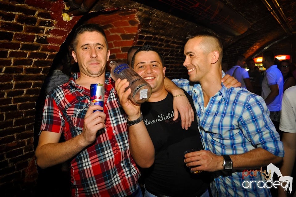 Vineri noaptea @ Club Escape,