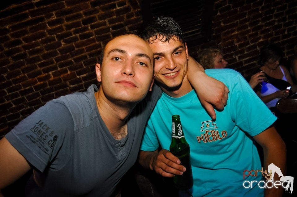 Vineri noaptea @ Club Escape,