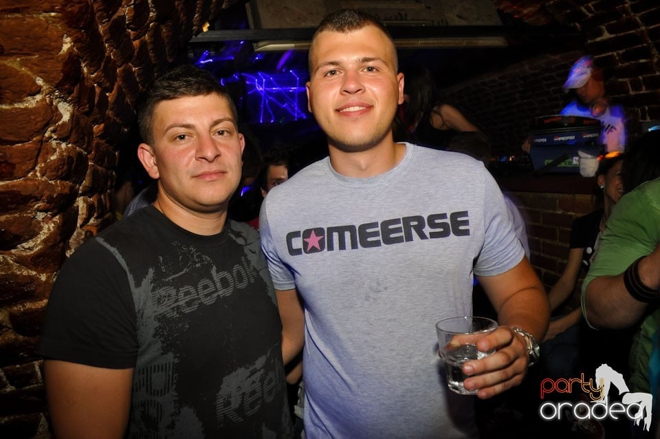 Vineri noaptea @ Club Escape,