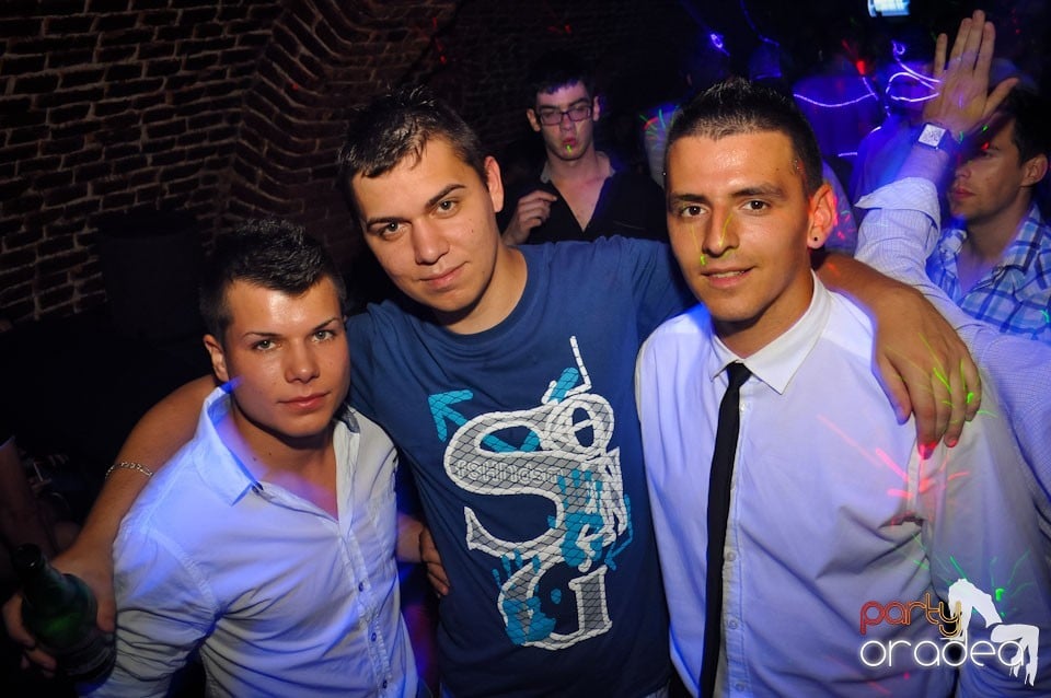 Vineri noaptea @ Club Escape,