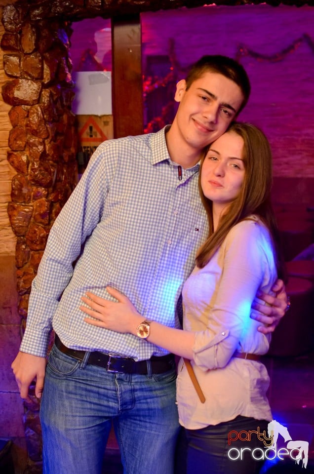 Vineri noaptea în Club Downtown,