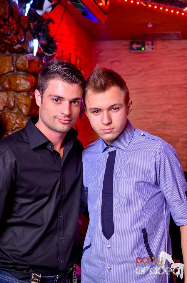 Vineri noaptea în Club Downtown,