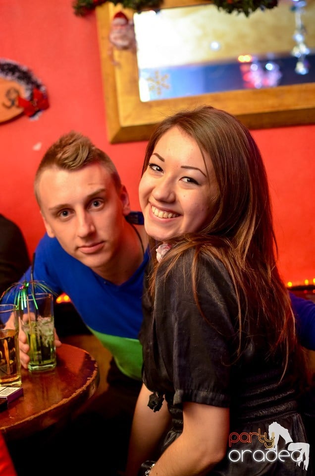 Vineri noaptea în Club Downtown,