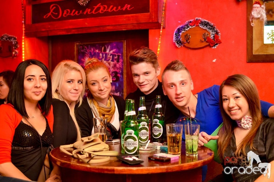 Vineri noaptea în Club Downtown,