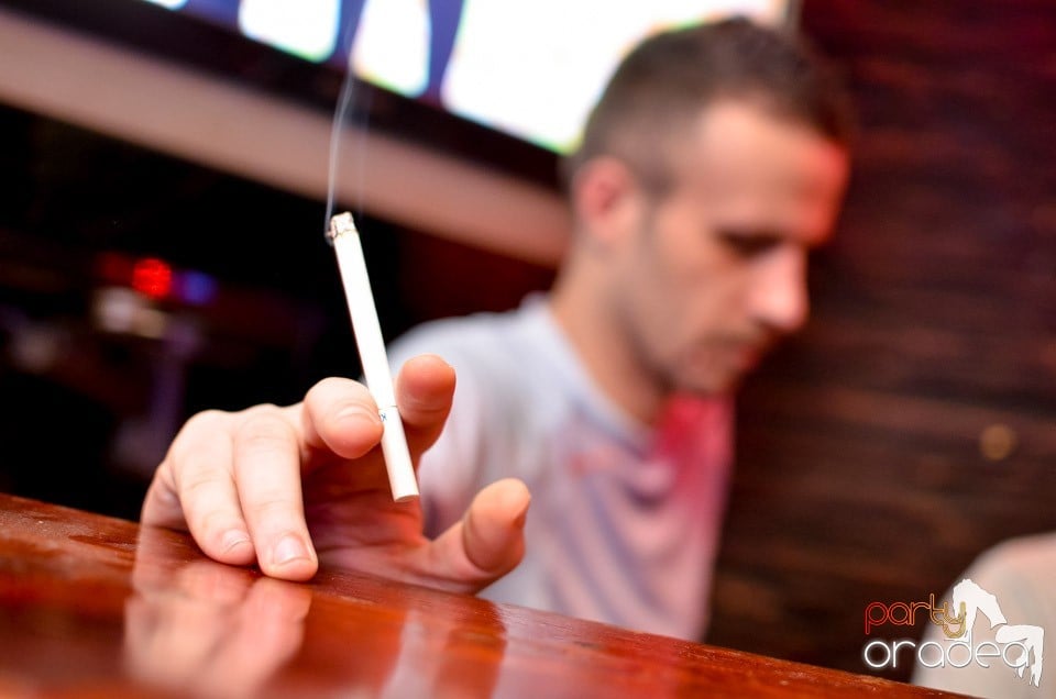 Vineri noaptea în Club Downtown,