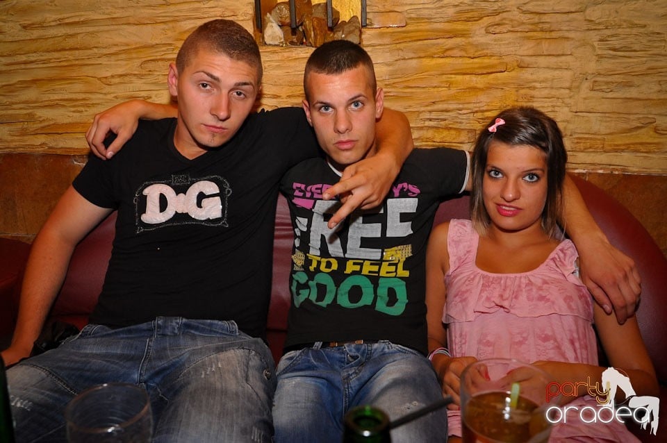 Vineri noaptea în Club Downtown, 