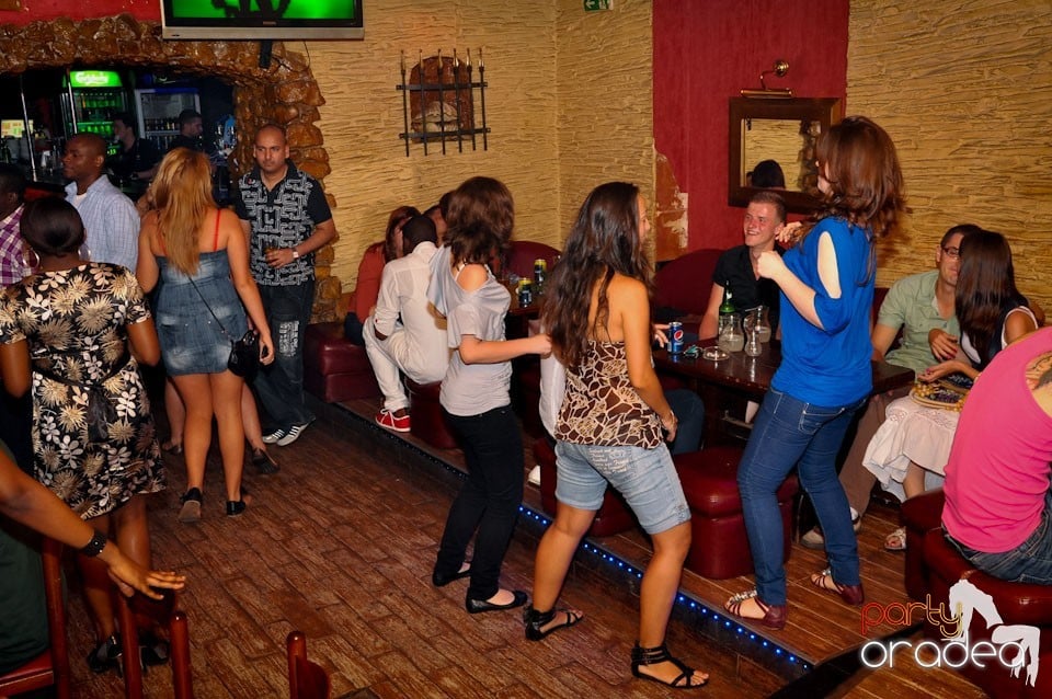 Vineri noaptea în Club Downtown, 