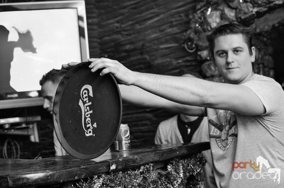 Vineri noaptea în Club Downtown,