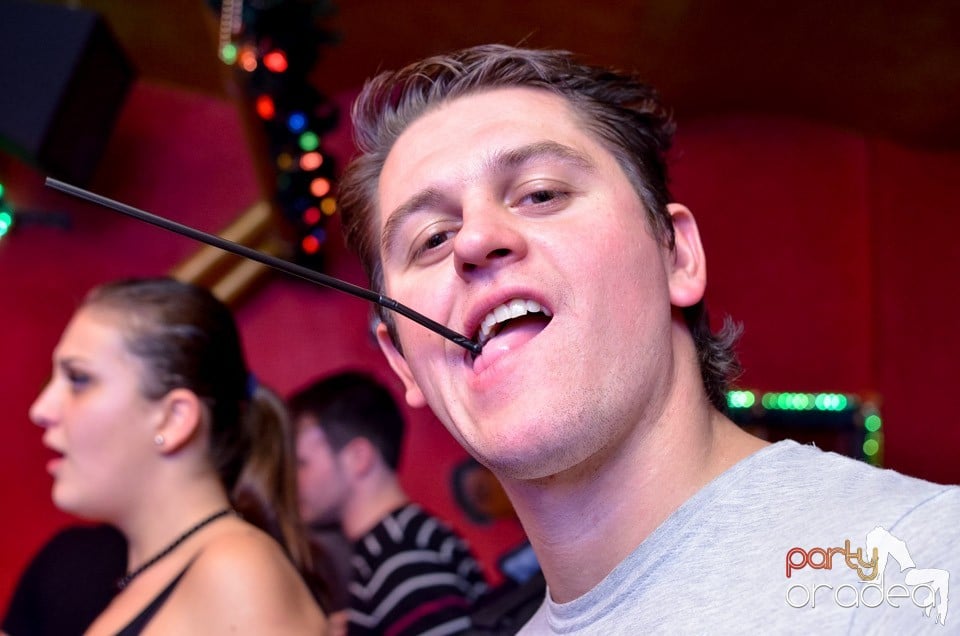 Vineri noaptea în Club Downtown,